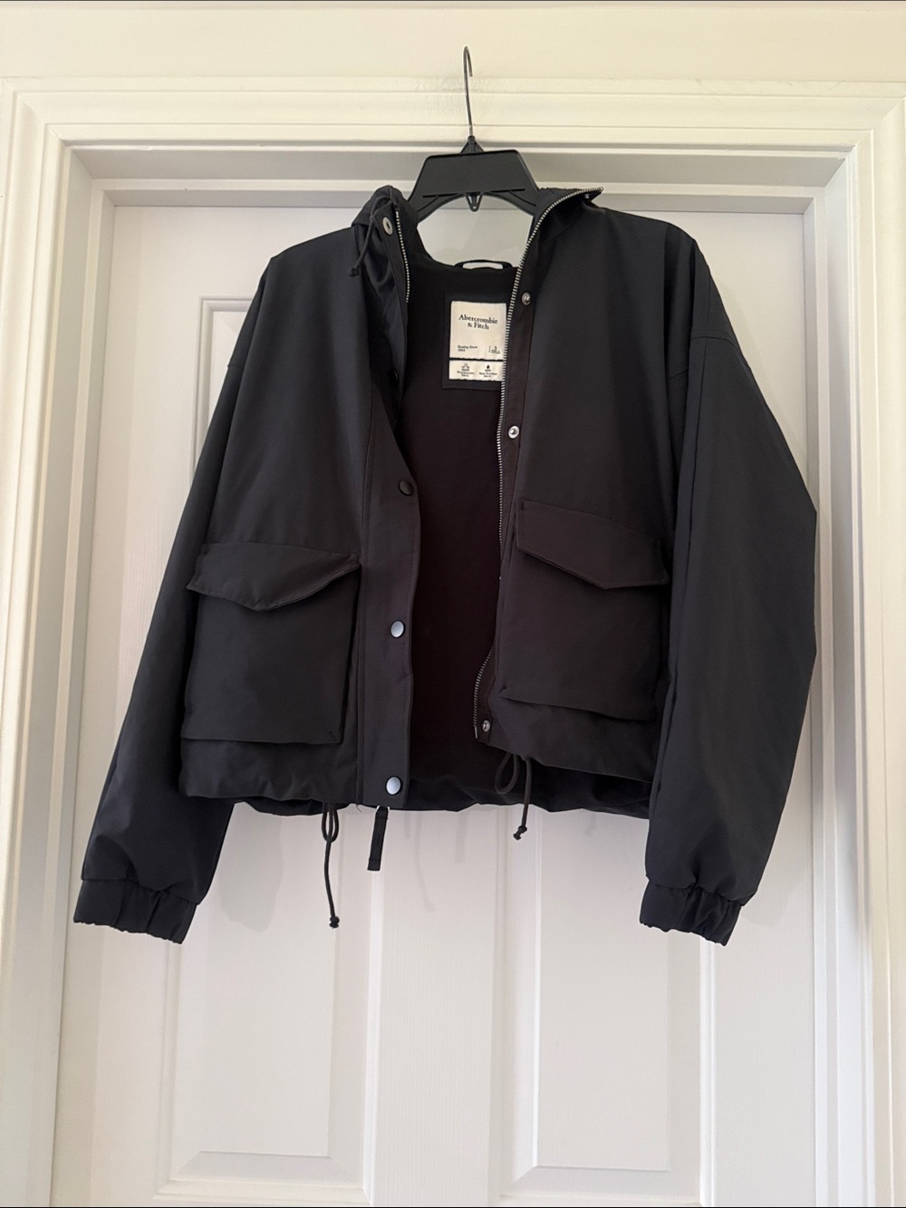 Abercrombie Women's Cropped Traveler Jacket in black